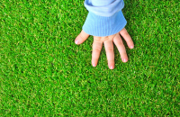 Syntetyczna trawa - Stwórz idealny trawnik!